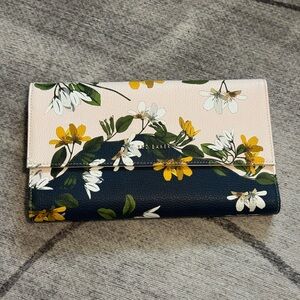 NWT Ted Baker Savanna Travel Floral Wallet